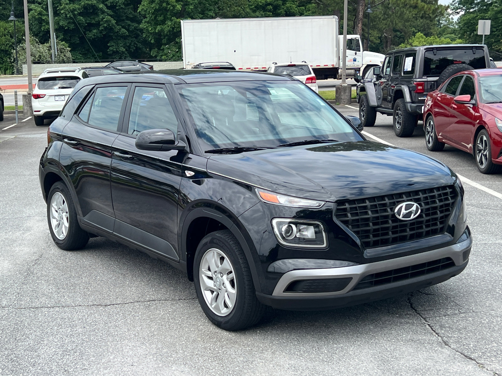 Certified 2022 Hyundai Venue SE FWD image 3