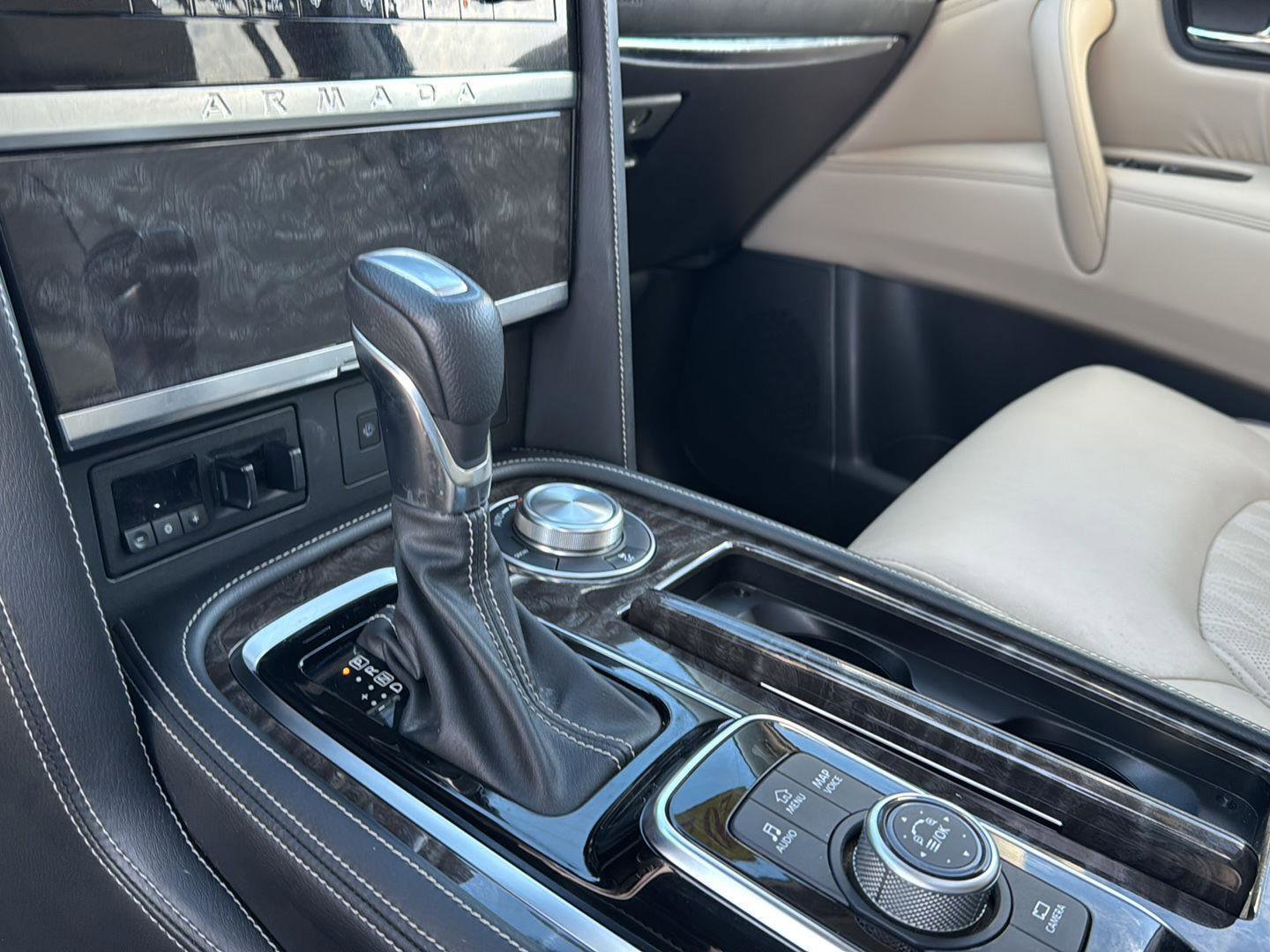 Used 2022 Nissan Armada Platinum image 25