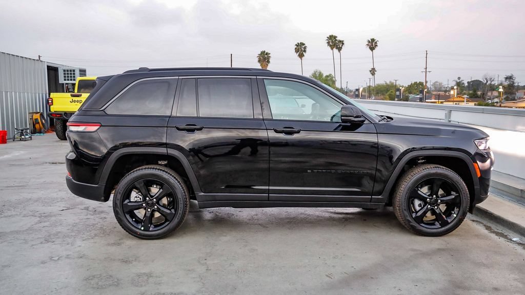 New 2026 Jeep Grand Cherokee Limited w/ Limited Altitude Package AWD/4WD image 13