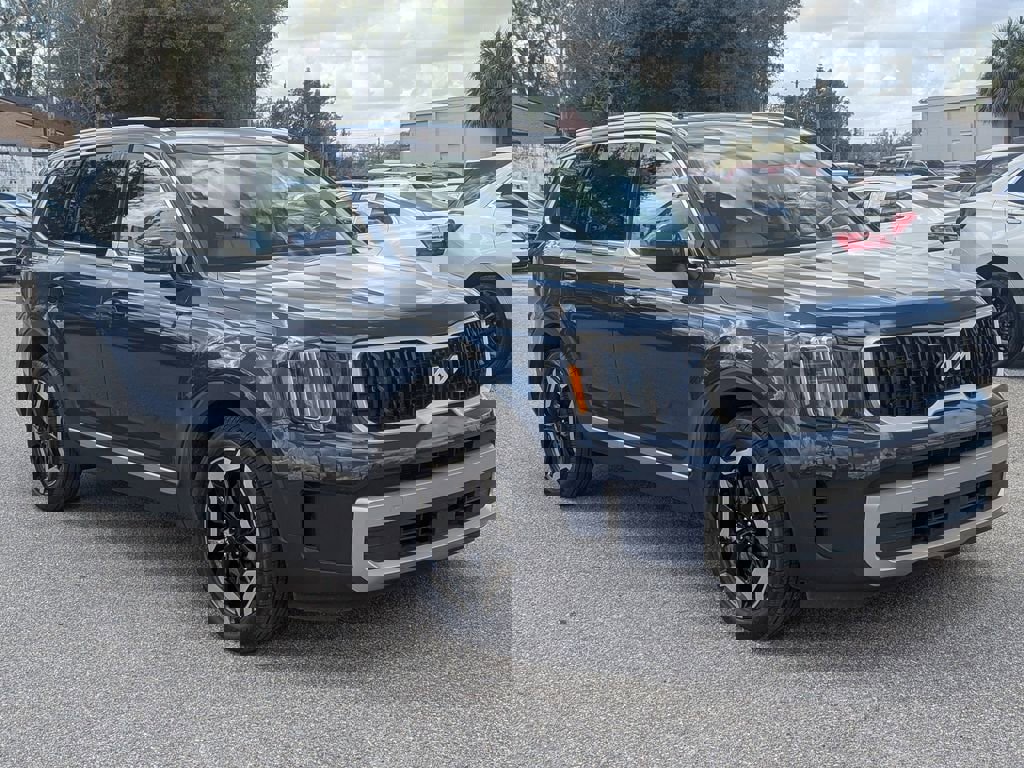 Used 2023 Kia Telluride EX image 2