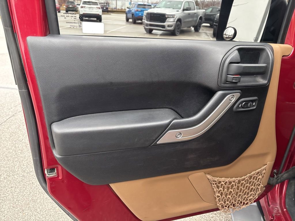 Used 2012 Jeep Wrangler Unlimited Sahara w/ Dual Top Group image 8