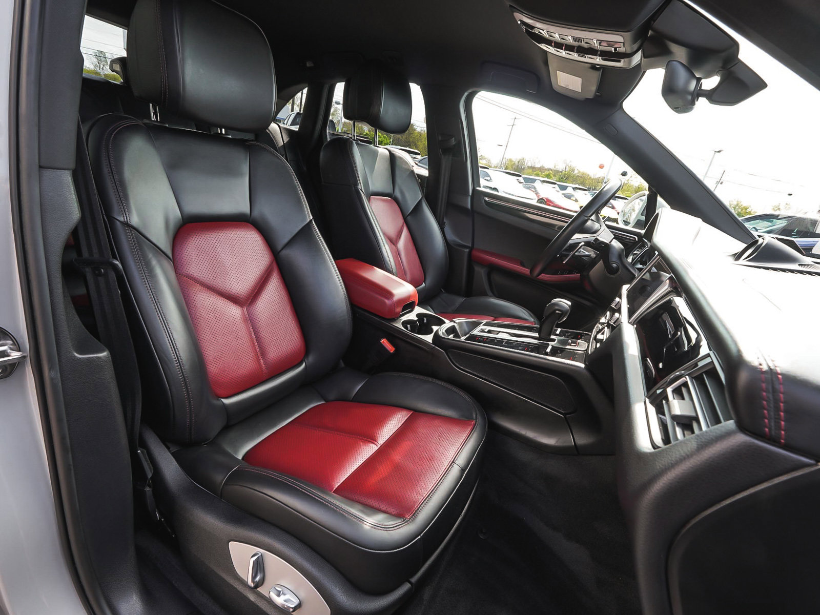 Used 2022 Porsche Macan AWD/4WD image 42