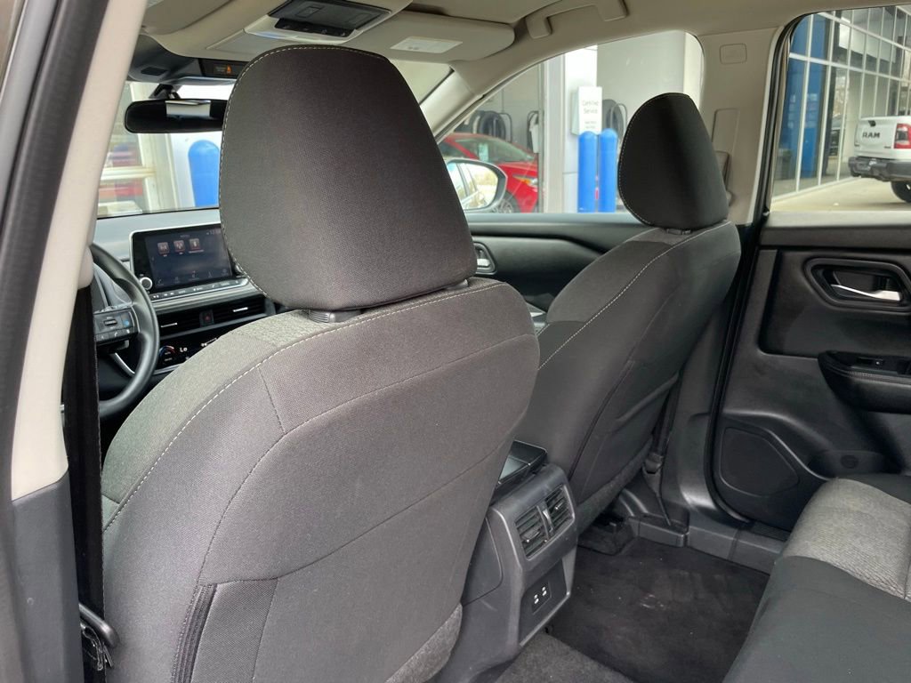 Used 2024 Nissan Rogue SV AWD/4WD image 27