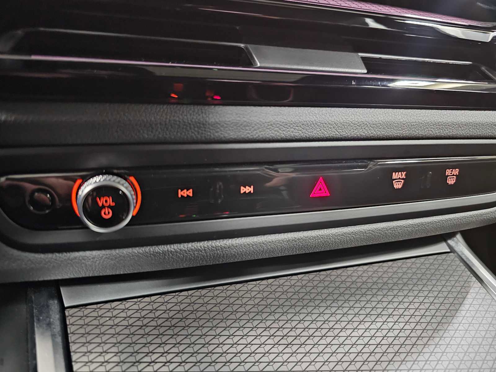 Used 2025 BMW 330i xDrive 330i xDrive w/ Premium Package image 18