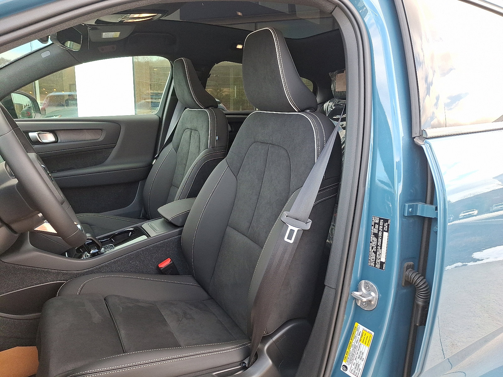 Certified 2024 Volvo C40 P8 Recharge Plus w/ Climate Package image 13