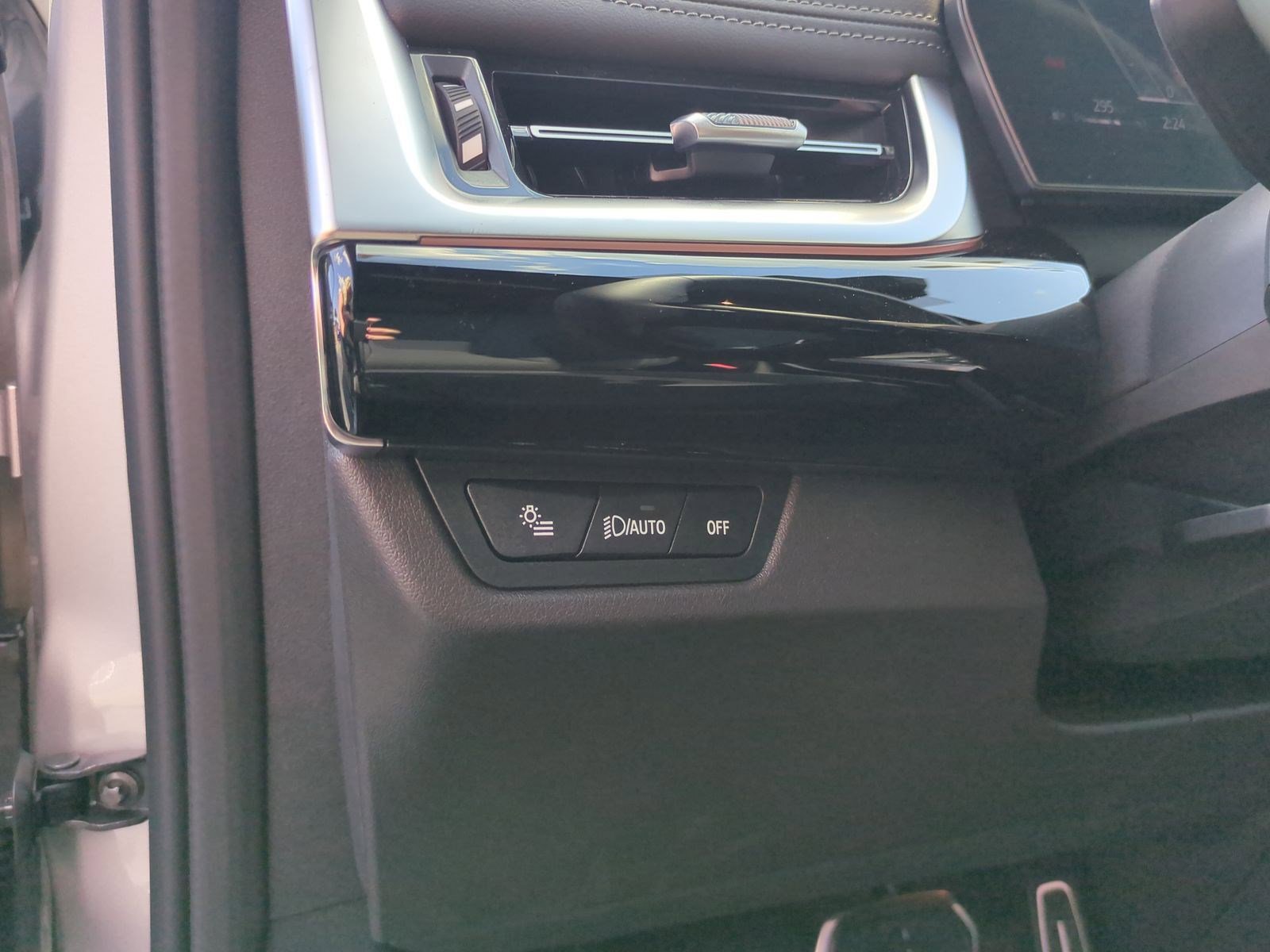 Used 2026 BMW X1 xDrive28i w/ Technology Package image 17