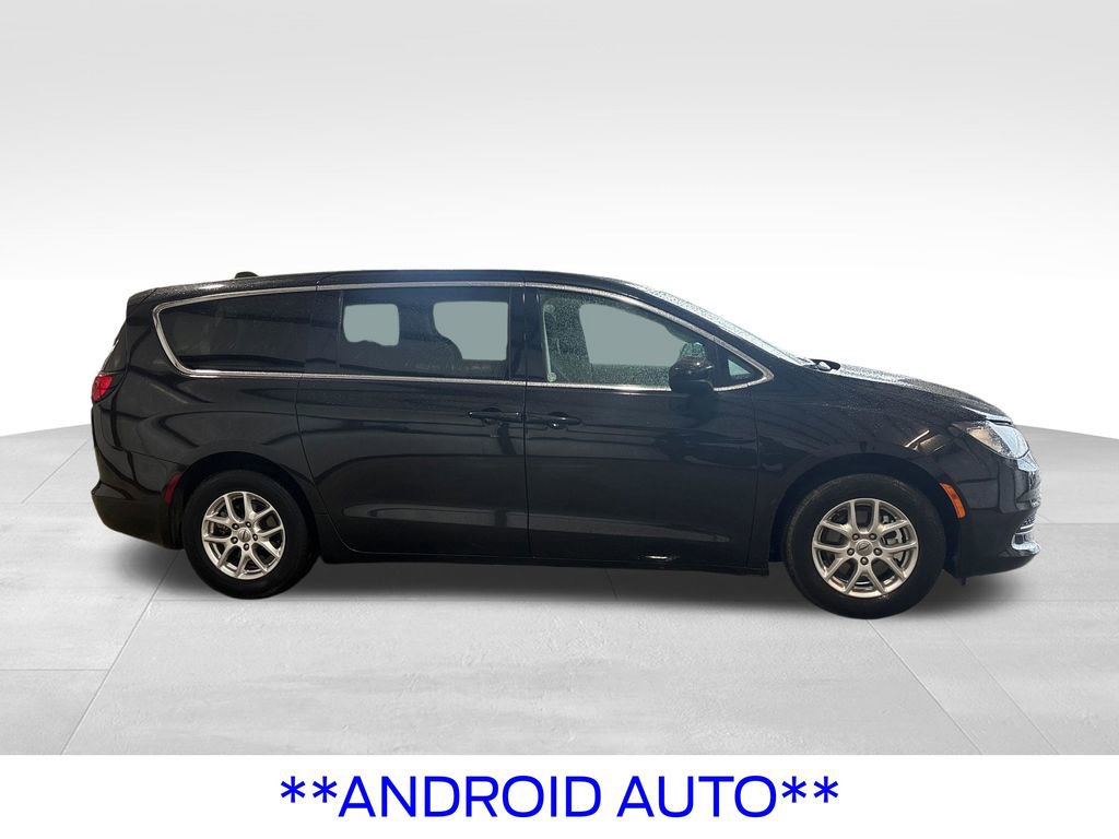 Used 2023 Chrysler Voyager LX image 9