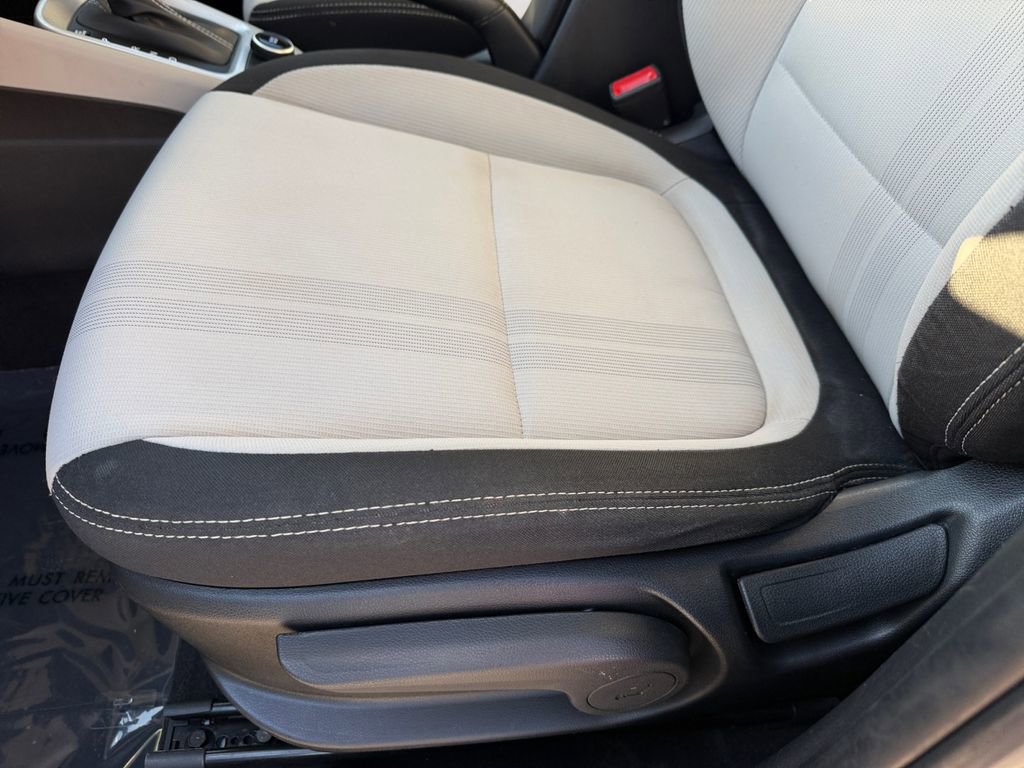 Used 2023 Hyundai Venue SEL image 24