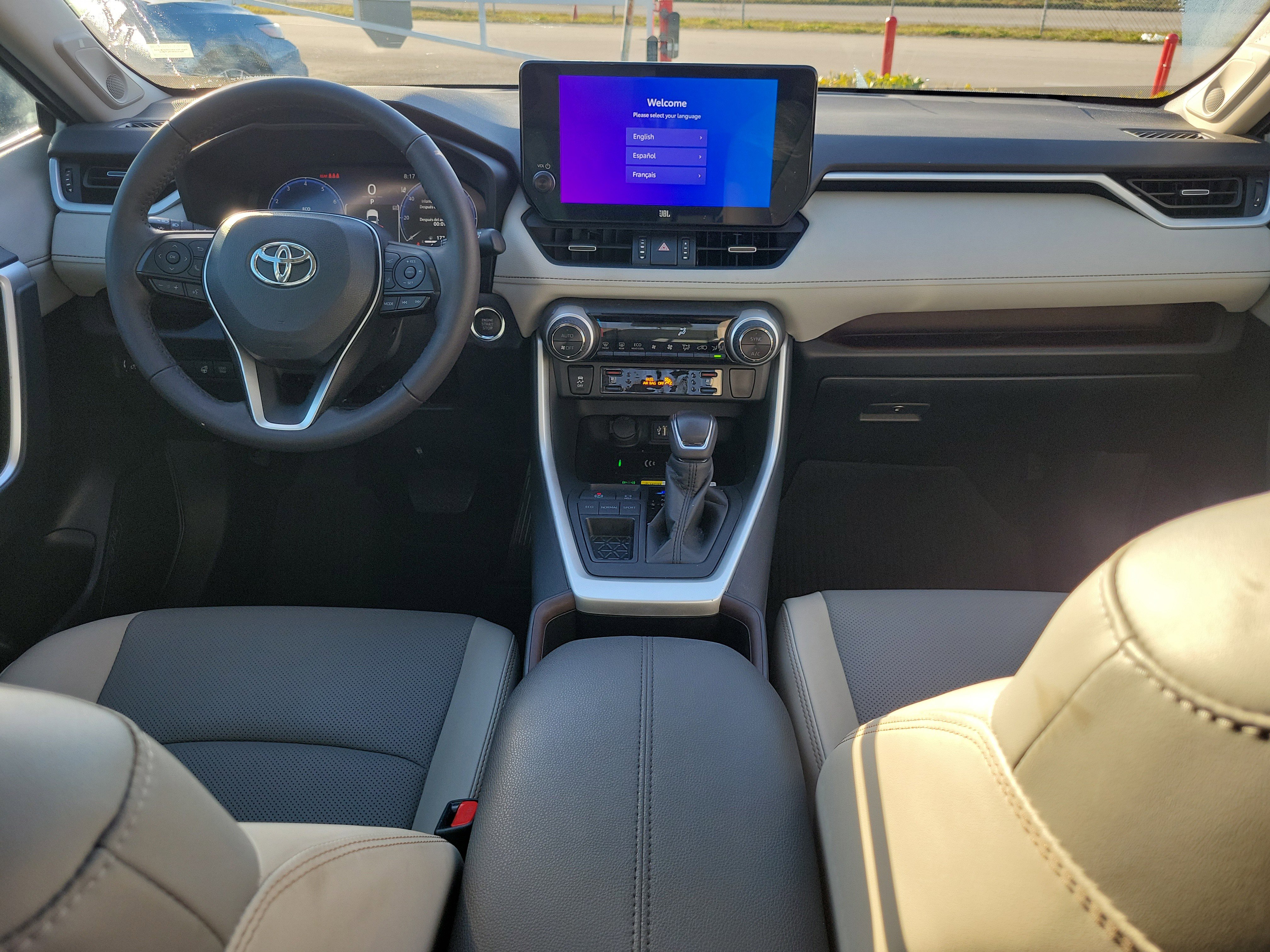 Used 2023 Toyota RAV4 Limited image 16