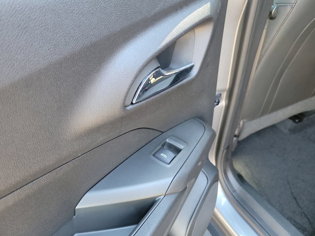 Used 2025 Chevrolet Trax LT FWD image 19
