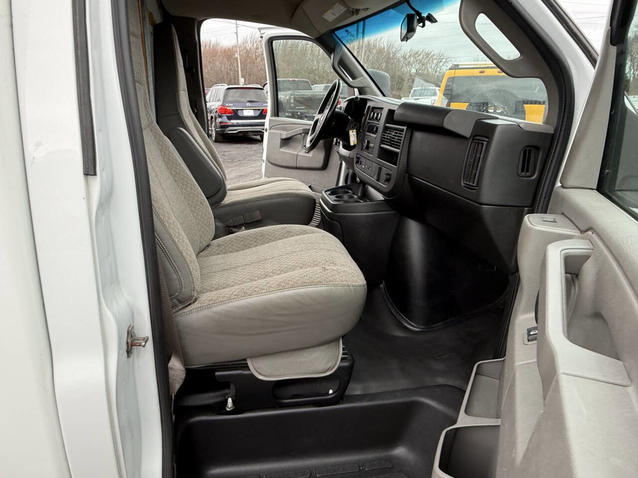 Used 2021 Chevrolet Express 3500 w/ Power Convenience Package image 16