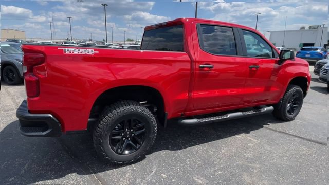 New 2026 Chevrolet Silverado 1500 Custom Trail Boss w/ LPO, Dark Essentials Package AWD/4WD image 2