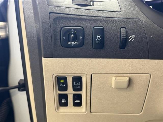 Used 2011 Lexus ES 350 w/ Luxury Pkg & Navigation FWD image 27