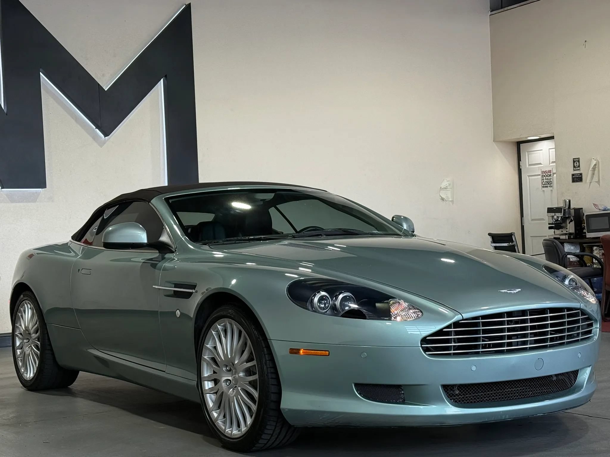 Used 2010 Aston Martin DB9 Volante RWD image 5