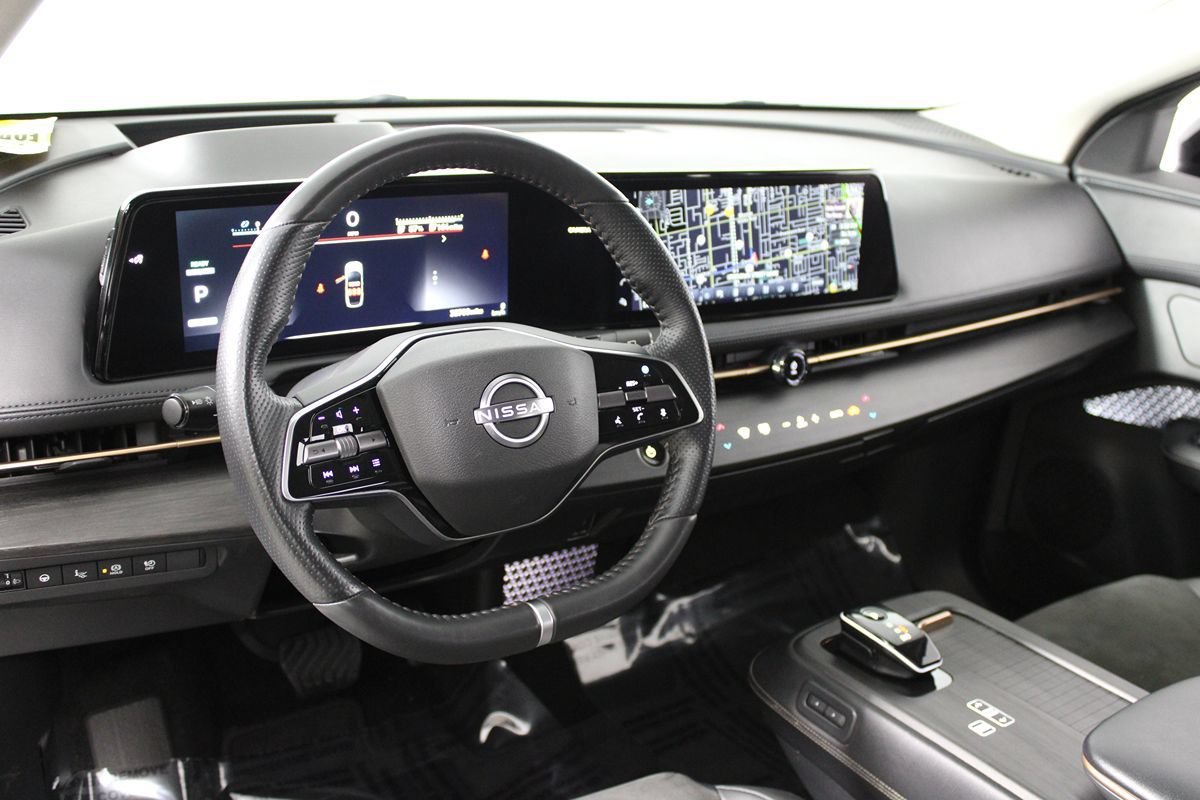 Used 2023 Nissan Ariya AWD image 7