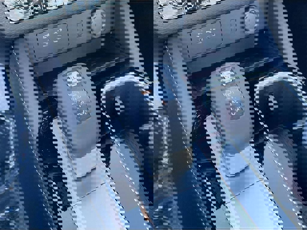 New 2026 Mitsubishi Outlander SEL image 18