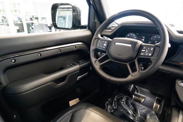 Used 2025 Land Rover Defender 110 V8 AWD/4WD image 12