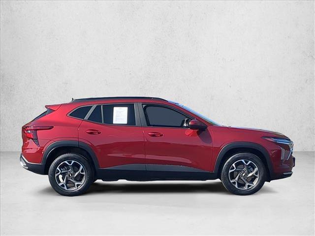 Used 2024 Chevrolet Trax LT w/ LT Convenience Package FWD image 4