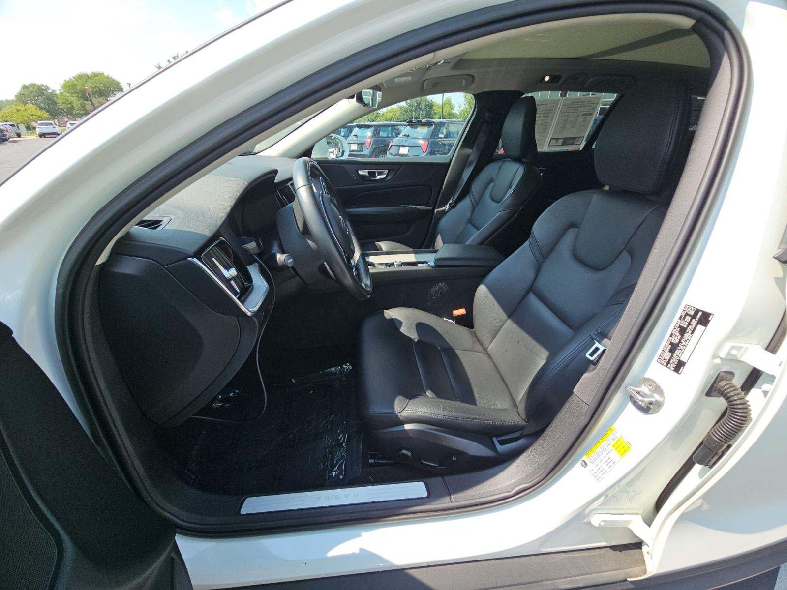 Used 2022 Volvo V60 T5 Cross Country AWD/4WD image 6