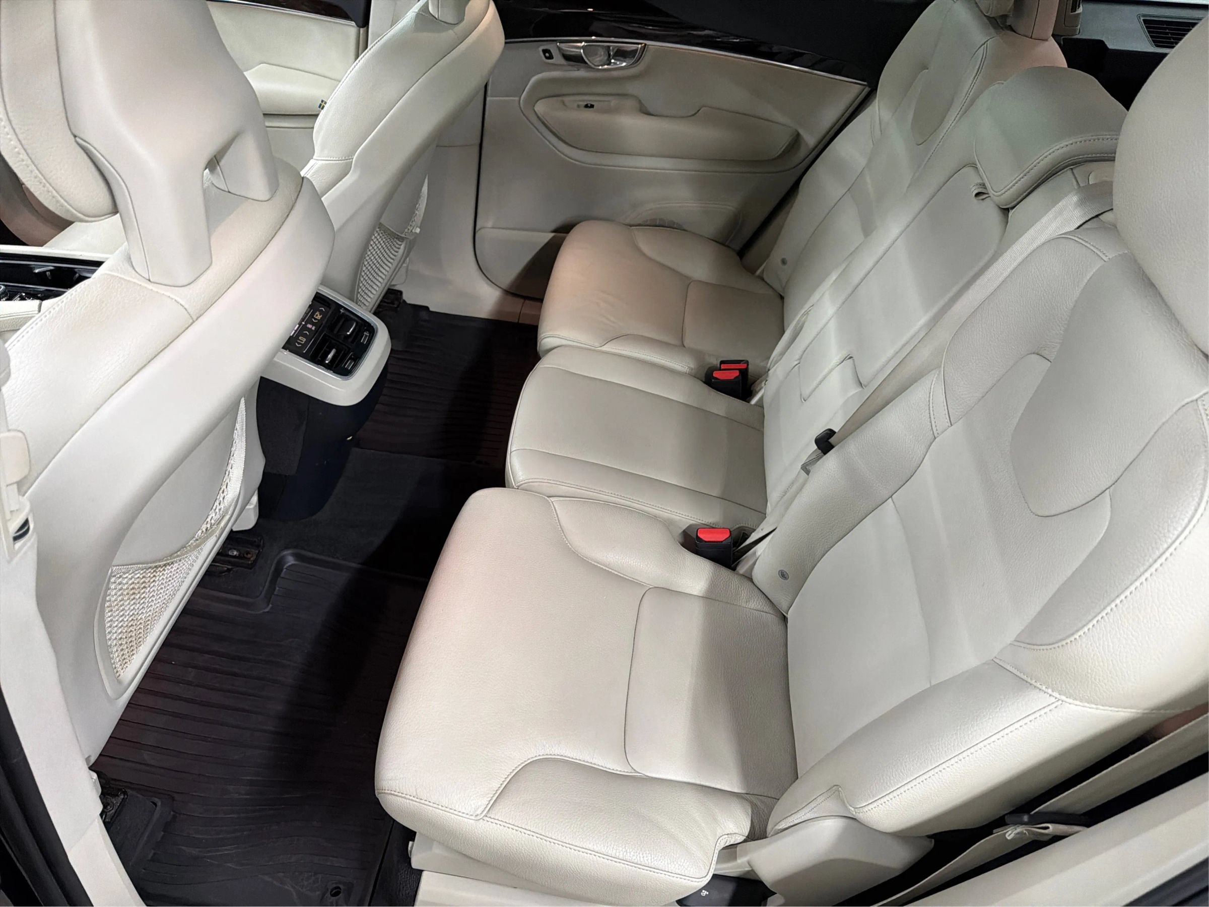 Used 2017 Volvo XC90 T6 Momentum w/ Vision Package AWD/4WD image 29