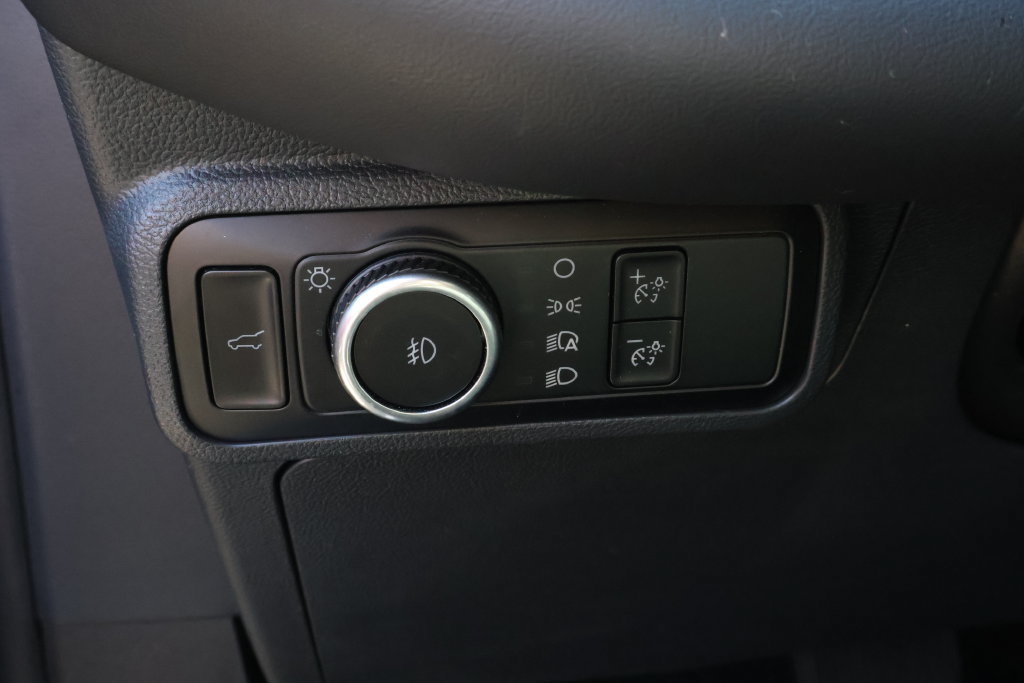 Used 2025 Ford Explorer ST-Line w/ ST-Line Street Pack AWD/4WD image 16
