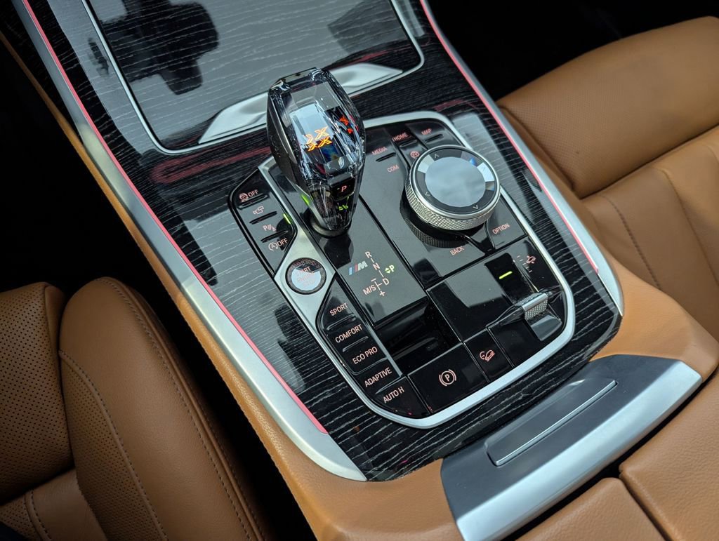 Used 2021 BMW X7 M50i image 8