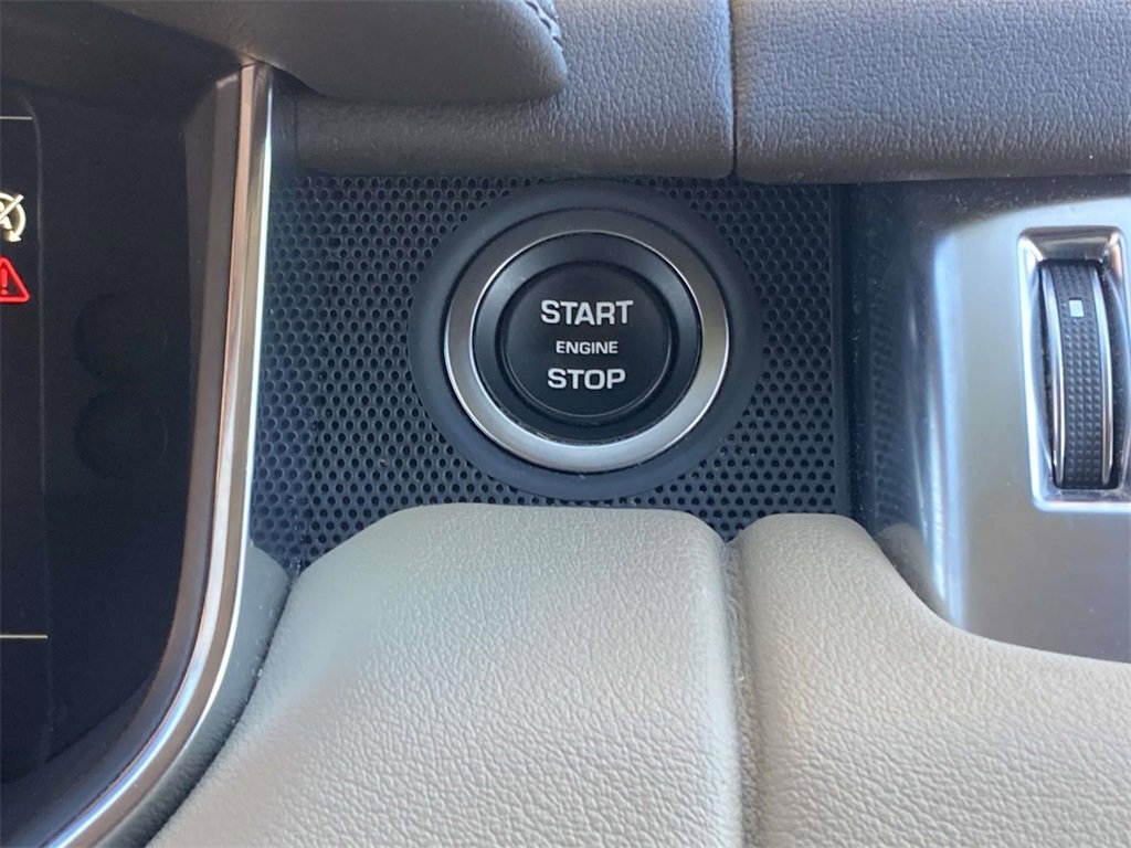 Used 2018 Land Rover Range Rover Sport HSE image 17