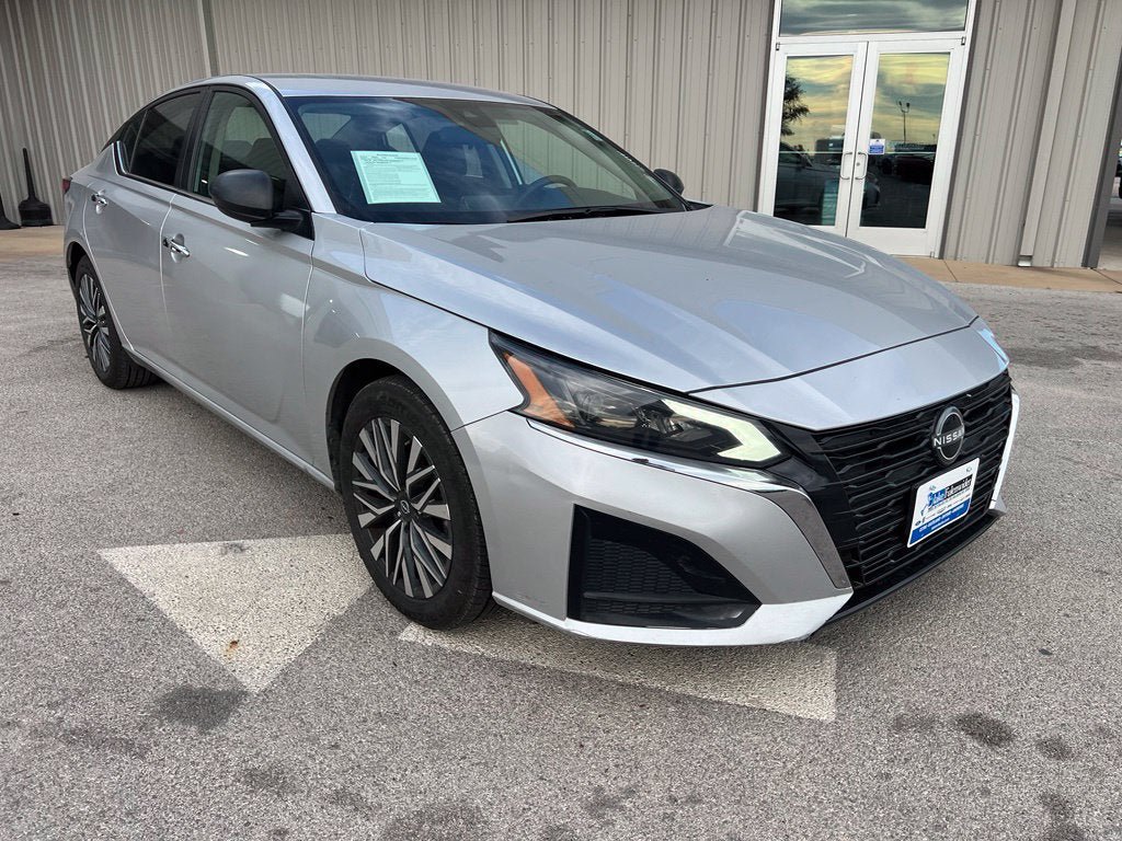 Used 2024 Nissan Altima 2.5 SV FWD image 9