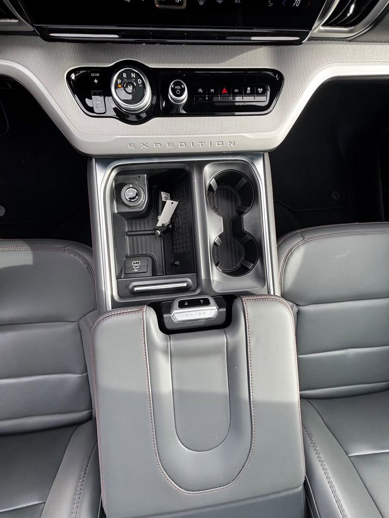 Used 2025 Ford Expedition Max Active image 12