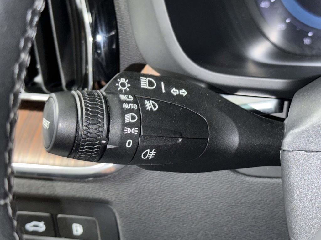 Used 2023 Volvo XC60 T8 Plus image 28