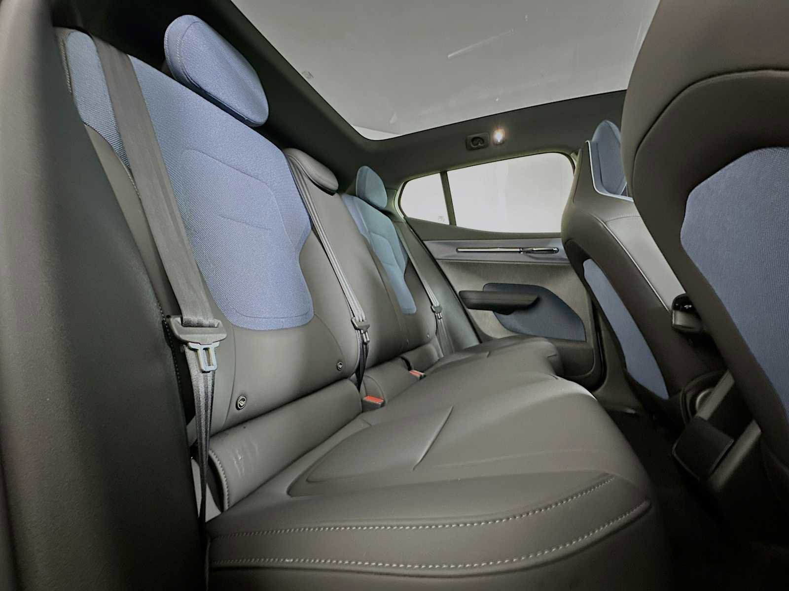 Used 2025 Volvo EX30 Ultra w/ Protection Package Premier image 25