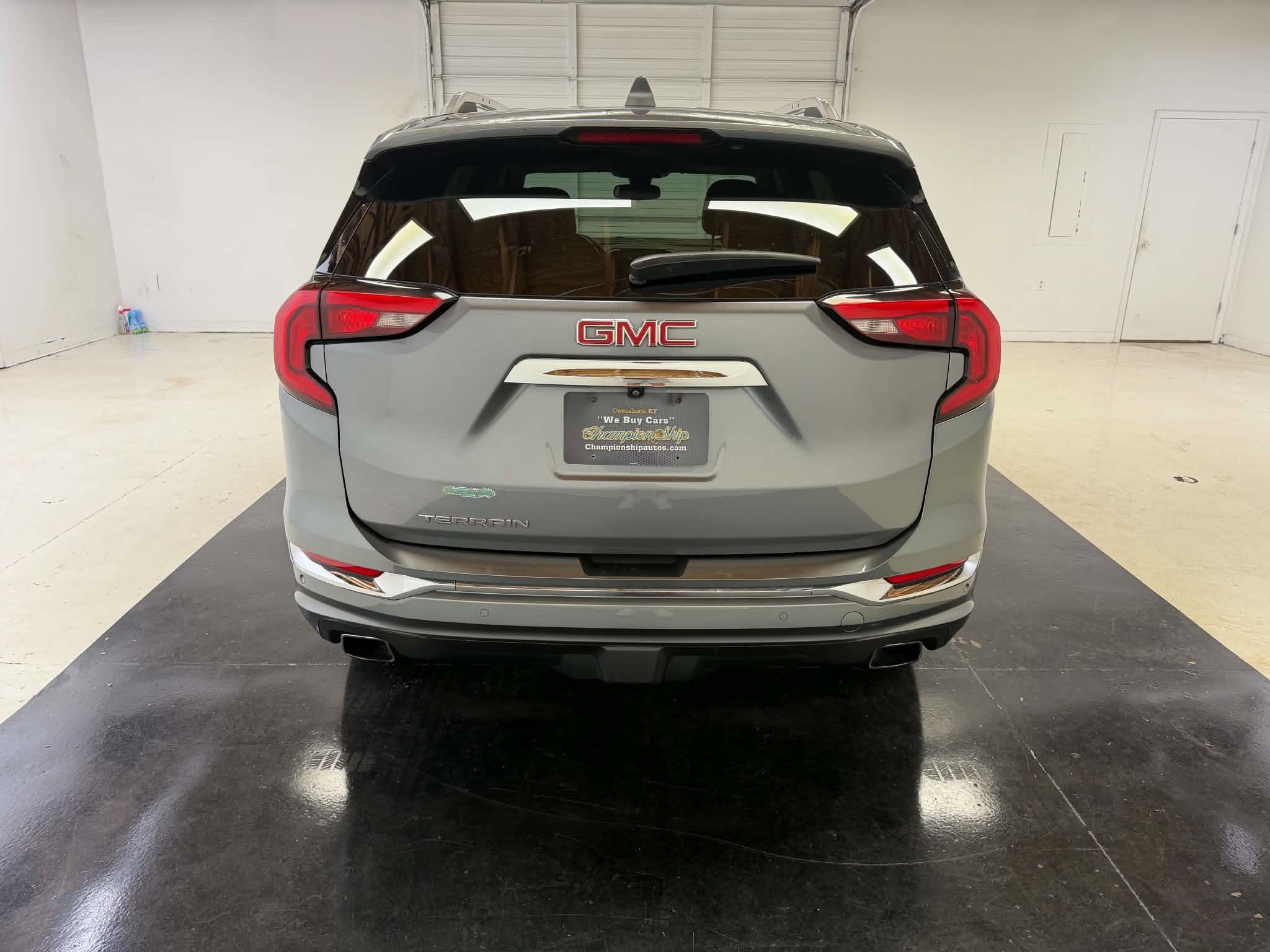 Used 2020 GMC Terrain Denali w/ Denali Premium Package FWD image 11