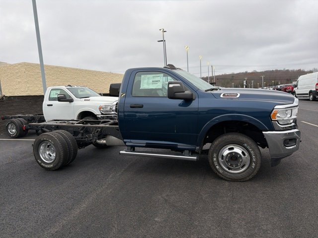 New 2024 RAM 3500 Tradesman image 2