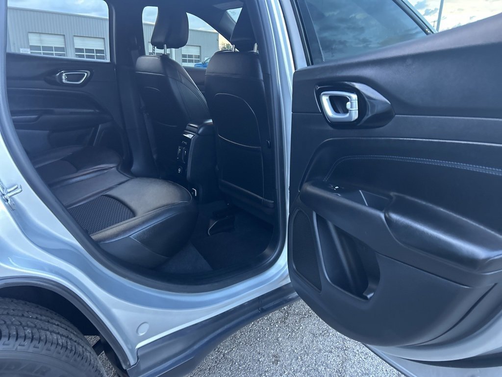 Used 2025 Jeep Compass Latitude w/ Altitude Special Edition image 19