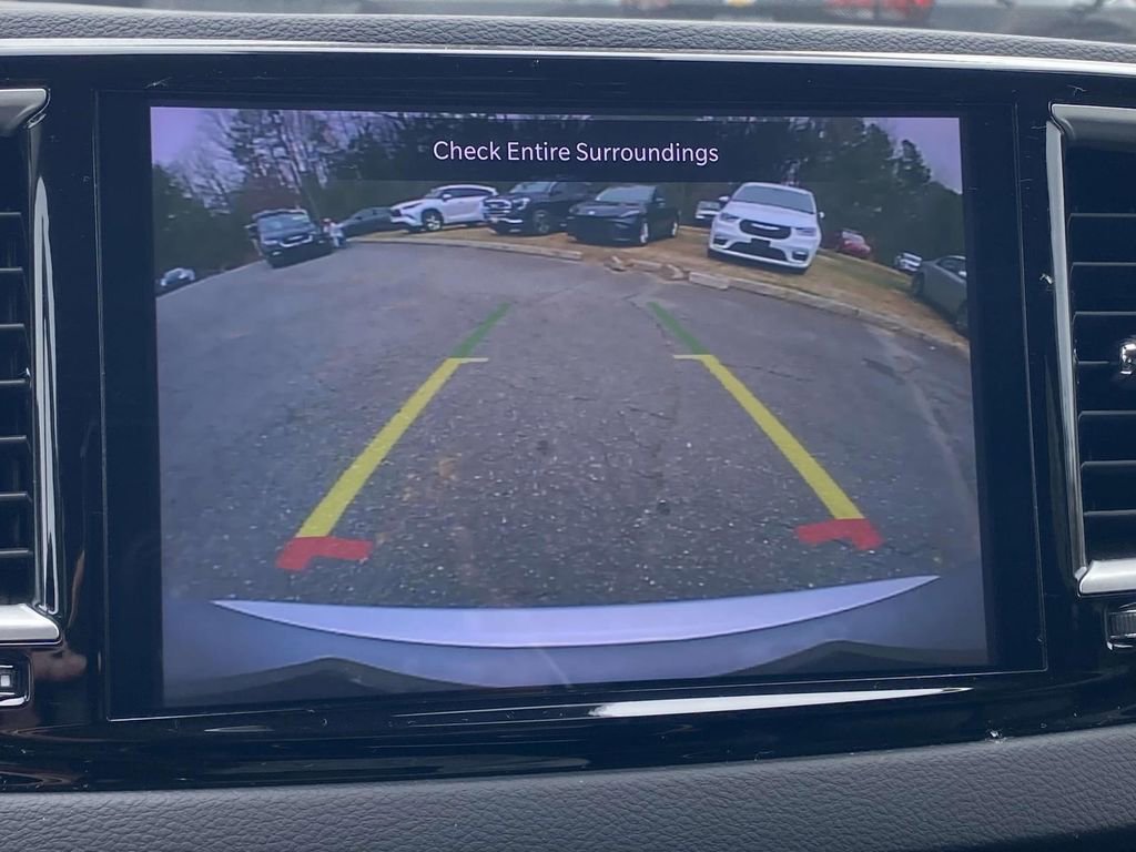 Used 2024 Chrysler Pacifica Touring-L image 26