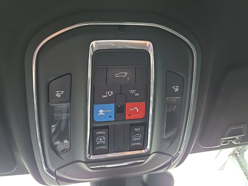 Used 2023 Jeep Grand Cherokee Altitude AWD/4WD image 67