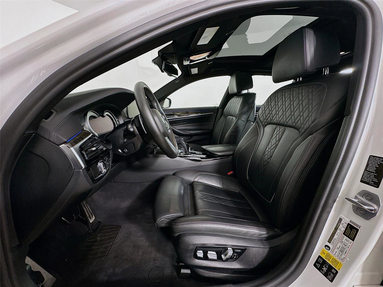 Used 2018 BMW M550i xDrive image 22