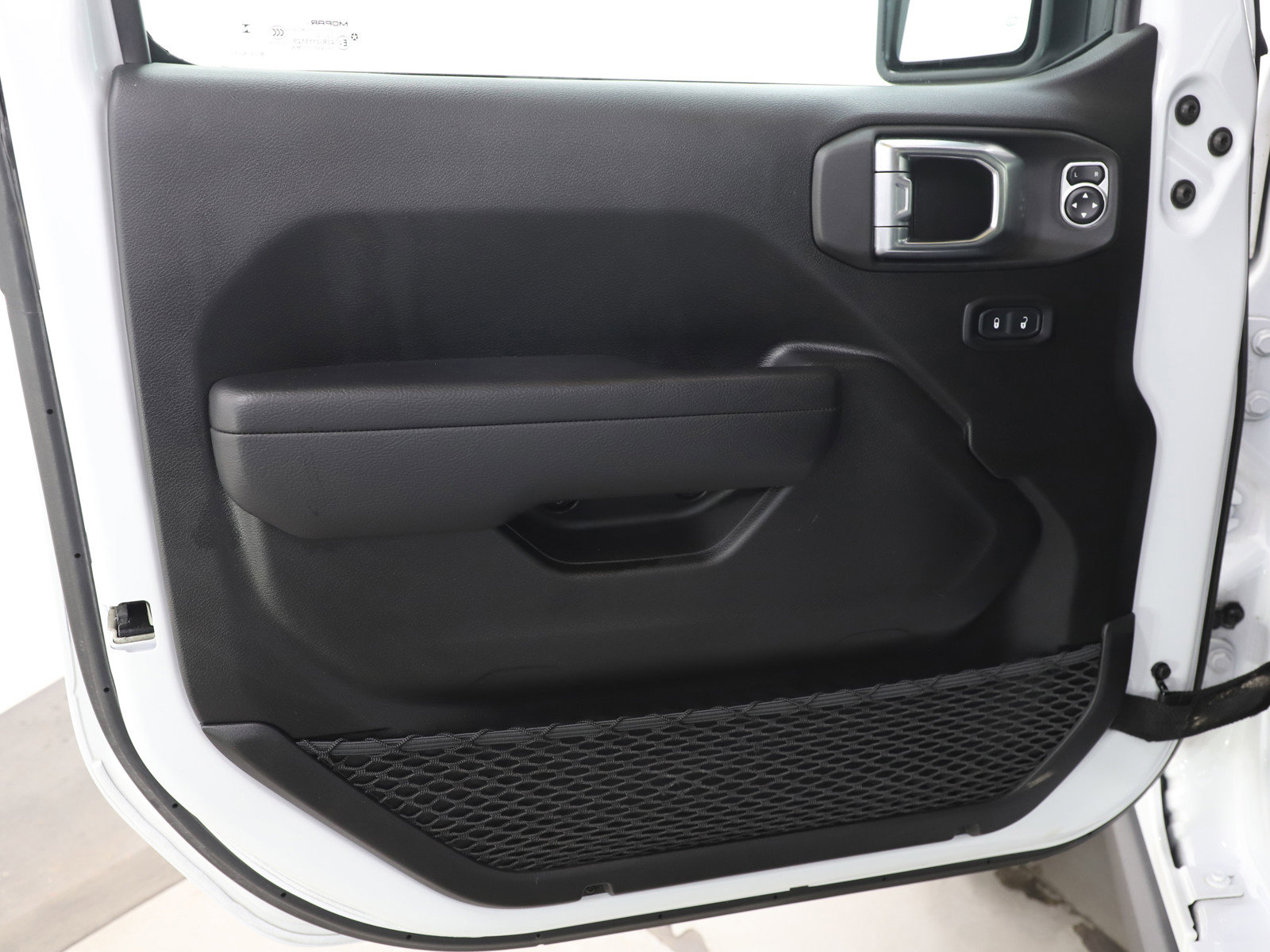 Used 2023 Jeep Wrangler Unlimited w/ Sun & Screen Package image 21