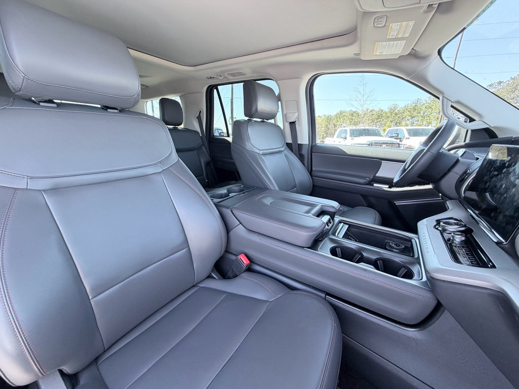 Used 2025 Ford Expedition Active AWD/4WD image 26