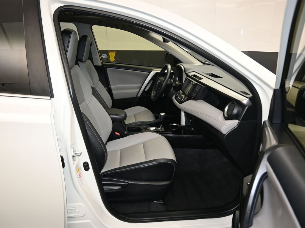 Used 2018 Toyota RAV4 Limited image 44