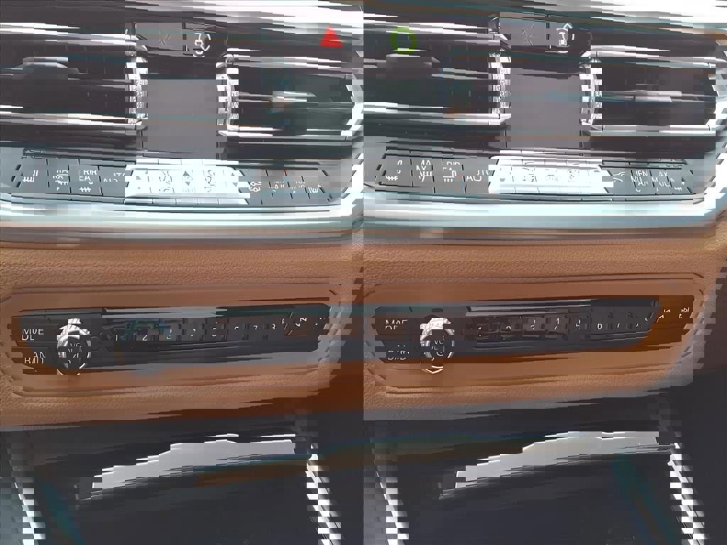 Used 2021 BMW 330i xDrive Sedan w/ Premium Package image 19