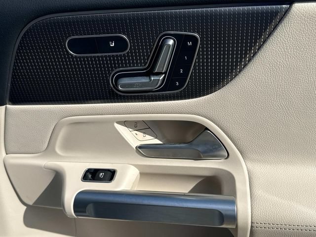 Used 2021 Mercedes-Benz GLB 250 image 19