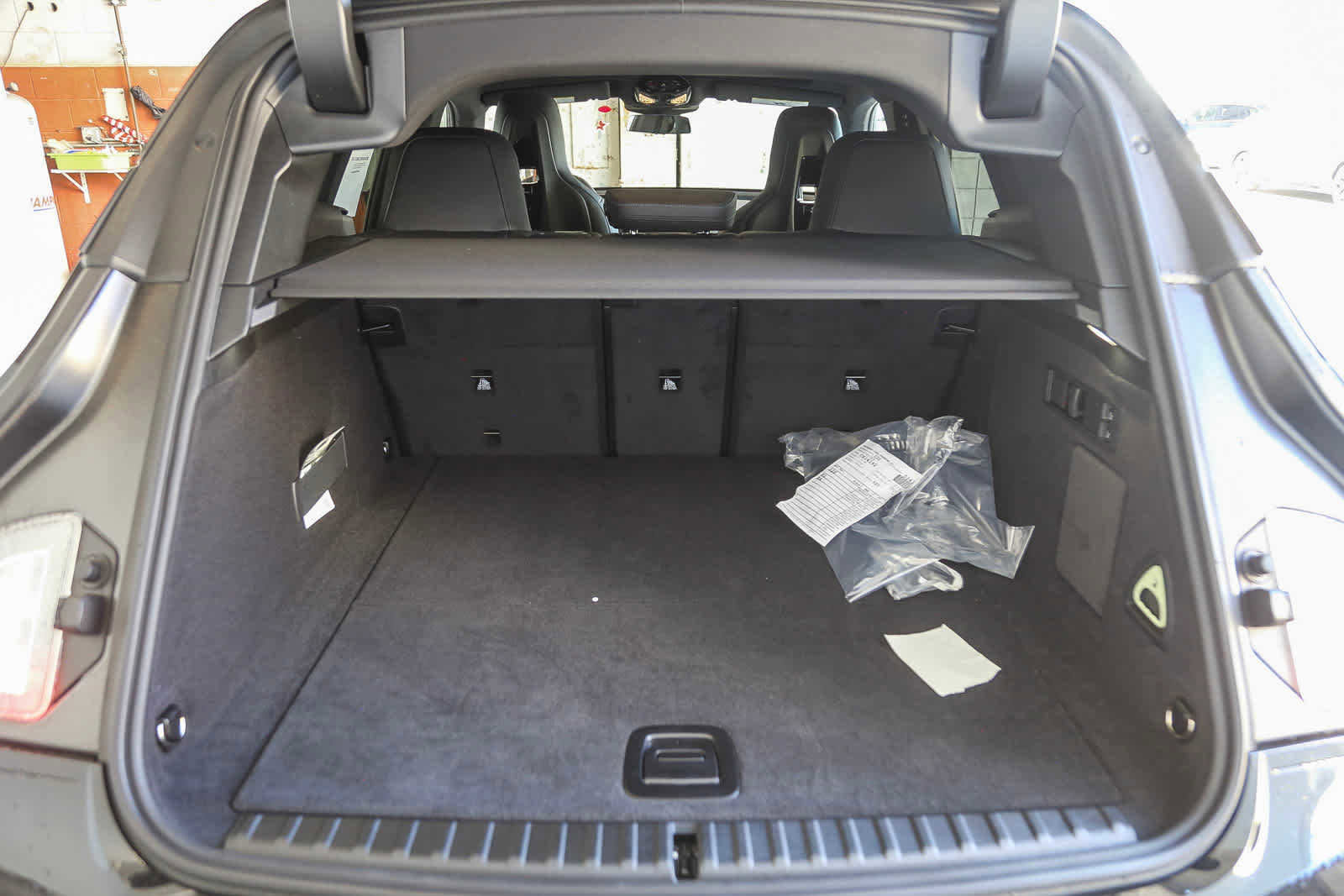 Used 2025 BMW iX xDrive50 w/ Premium Package image 25