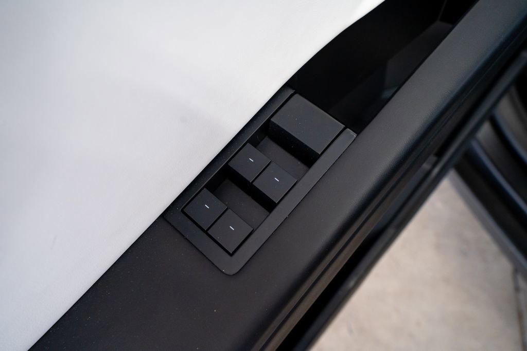 Used 2024 Tesla Cybertruck AWD Crew Cab image 17