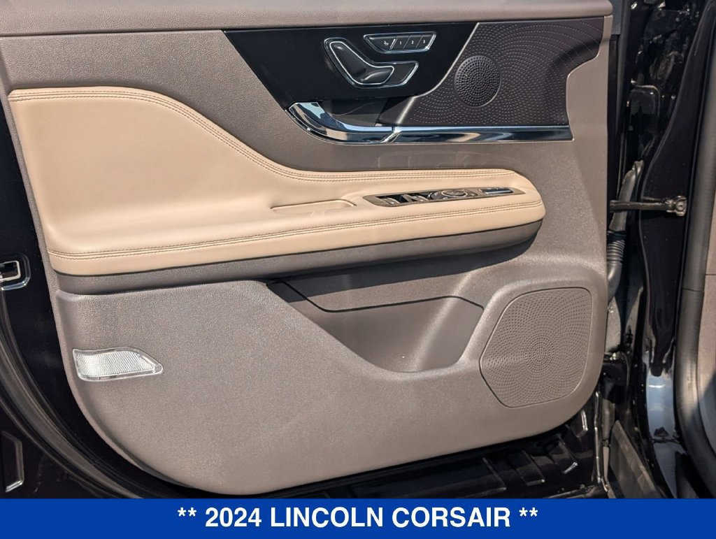 Used 2024 Lincoln Corsair AWD image 12