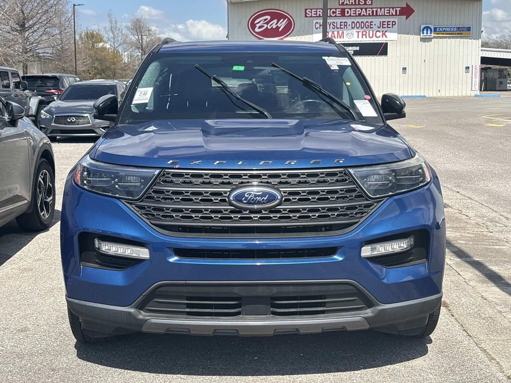 Used 2022 Ford Explorer XLT w/ Equipment Group 202A image 2