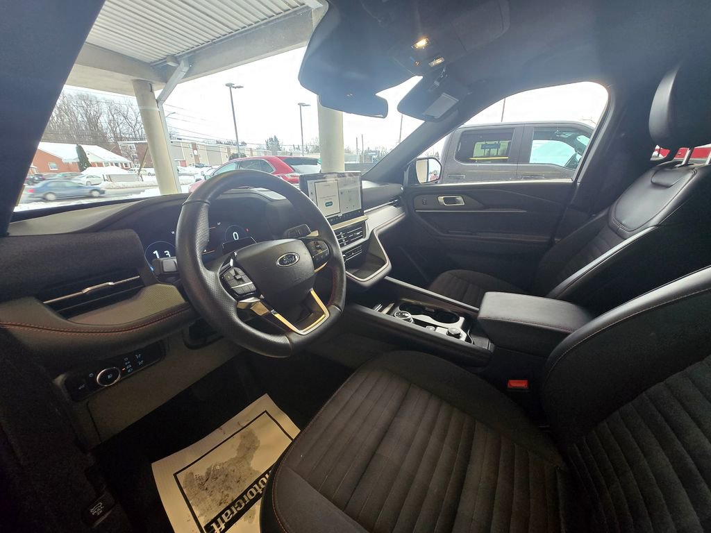 Used 2025 Ford Explorer ST-Line image 10