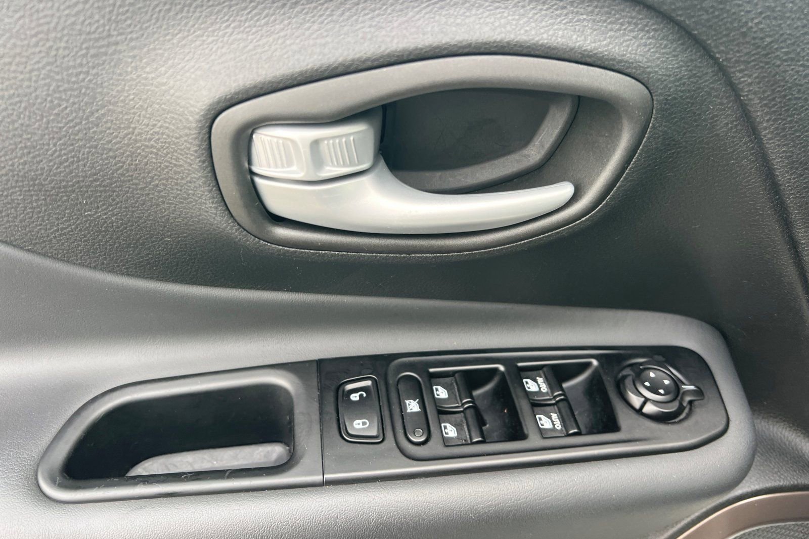 Used 2023 Jeep Renegade Latitude image 8