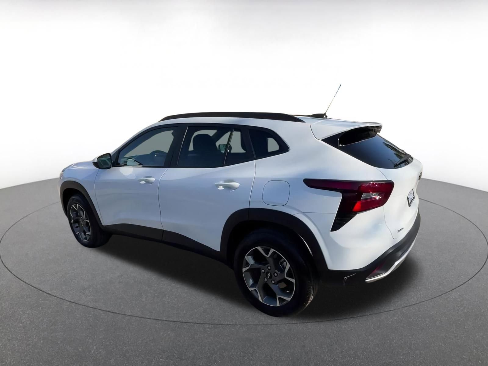 Used 2025 Chevrolet Trax LT w/ LT Convenience Package image 10