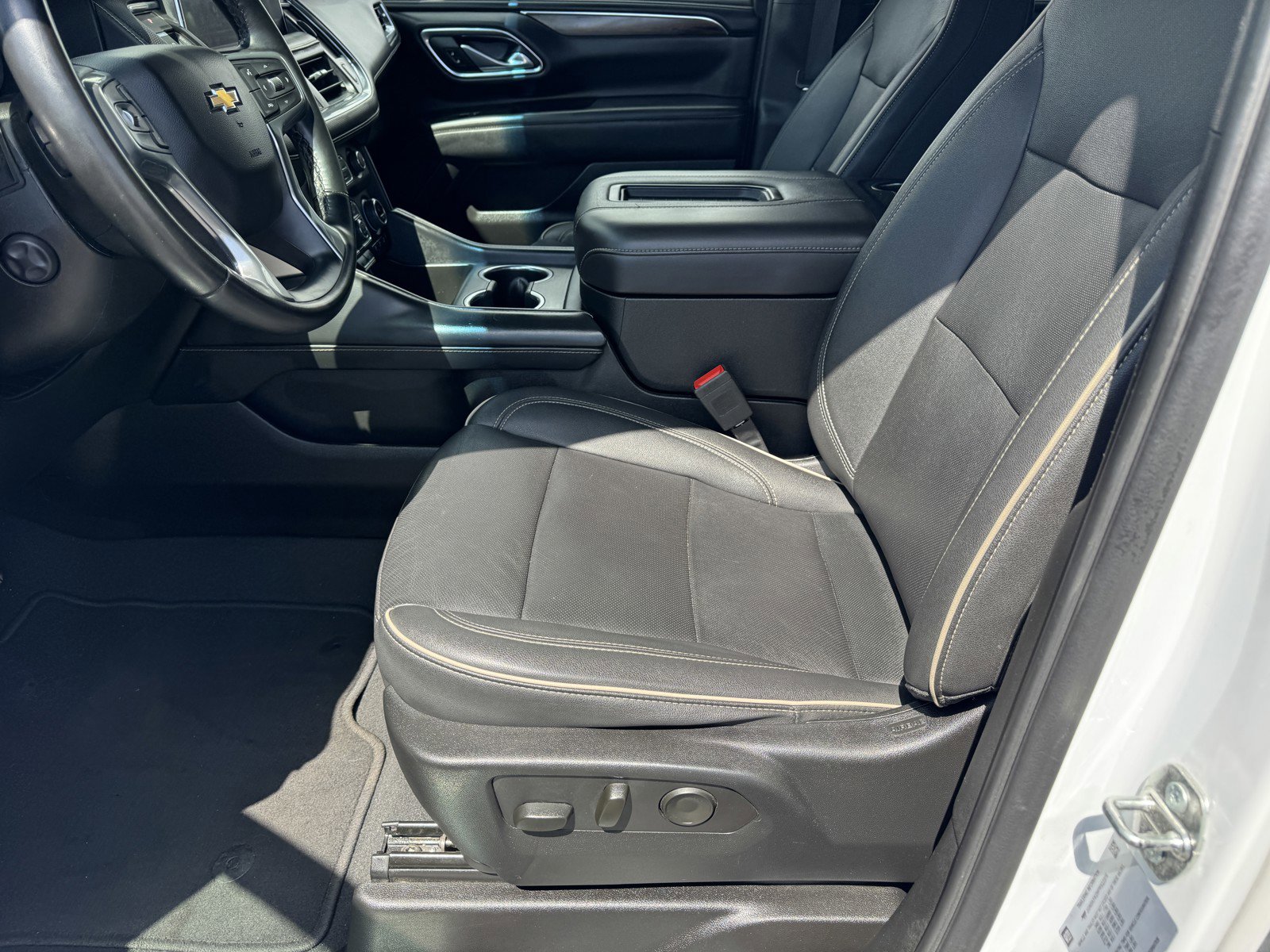 Used 2023 Chevrolet Suburban Premier image 15
